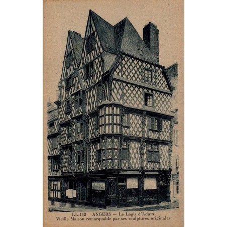 Carte postale ancienne Angers Le Logis d’Adam vieille maison remarquable par ses sculptures originales Maine-et-Loire LL 142