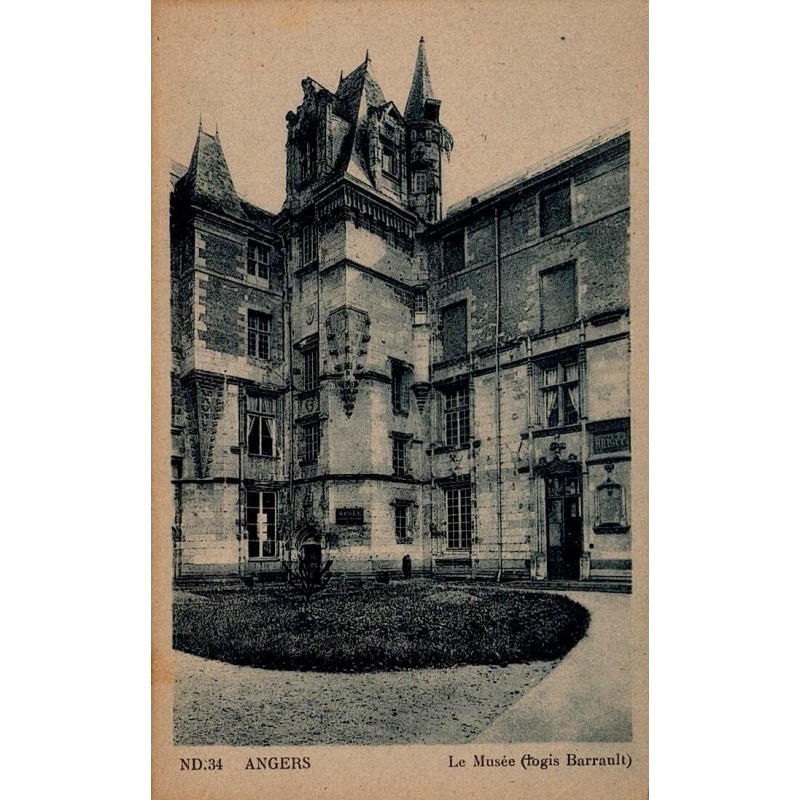 Carte postale ancienne Angers le Musée Logis Barrault Maine-et-Loire édition ND 34 vue d’architecture Renaissance