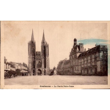 Carte postale ancienne Coutances le Parvis de Notre-Dame Manche vue du centre historique et de la cathédrale