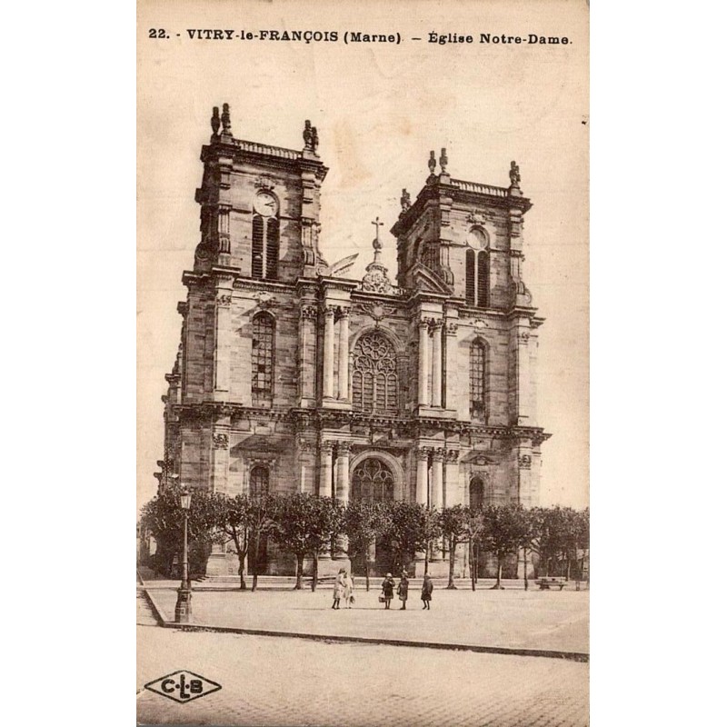 Carte postale ancienne Vitry-le-François Église Notre-Dame Marne vue du principal monument religieux de la ville