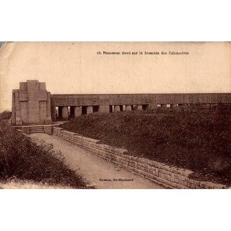 Carte postale ancienne Verdun Douaumont monument élevé sur la Tranchée des Baïonnettes Meuse mémoire de la Grande Guerre