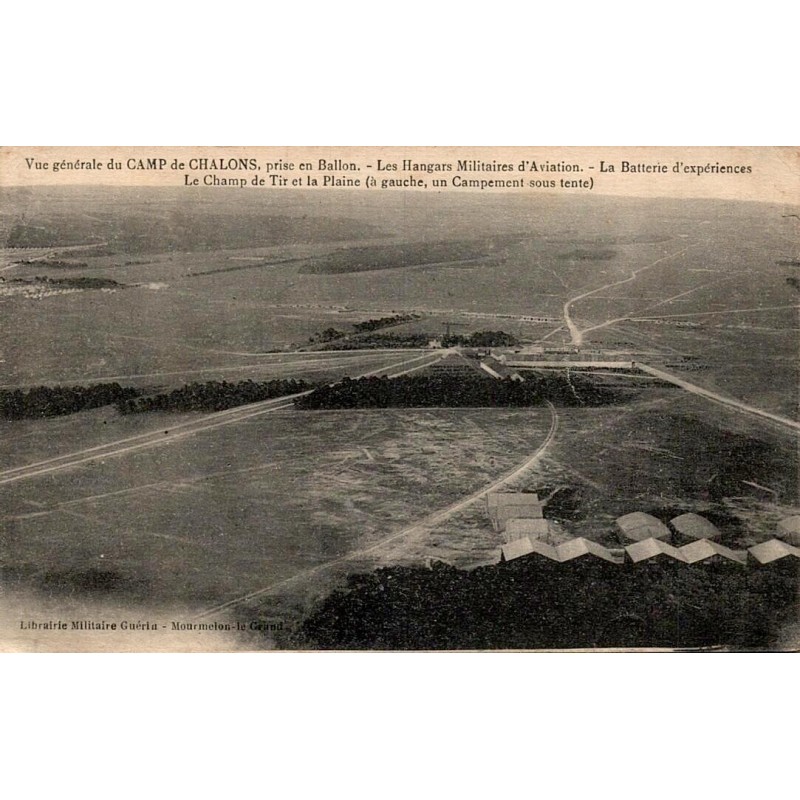 Carte postale ancienne Camp de Châlons vue prise en ballon hangars militaires d’aviation batterie d’expérience et champ de tir