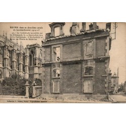 Carte postale ancienne Reims dans sa deuxième année de bombardement 1914-1915 cathédrale incendiée par les Allemands