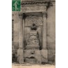 Carte postale ancienne Chaumont Fontaine Bouchardon Haute-Marne monument historique dédié au sculpteur Edme Bouchardon