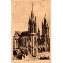 Carte postale ancienne représentant la basilique Notre-Dame de Pontmain en Mayenne au début du XXe siècle.e