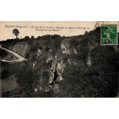 Carte postale ancienne de Saulges représentant l’entrée de la grotte à Margot et le chemin menant au restaurant du Moulin
