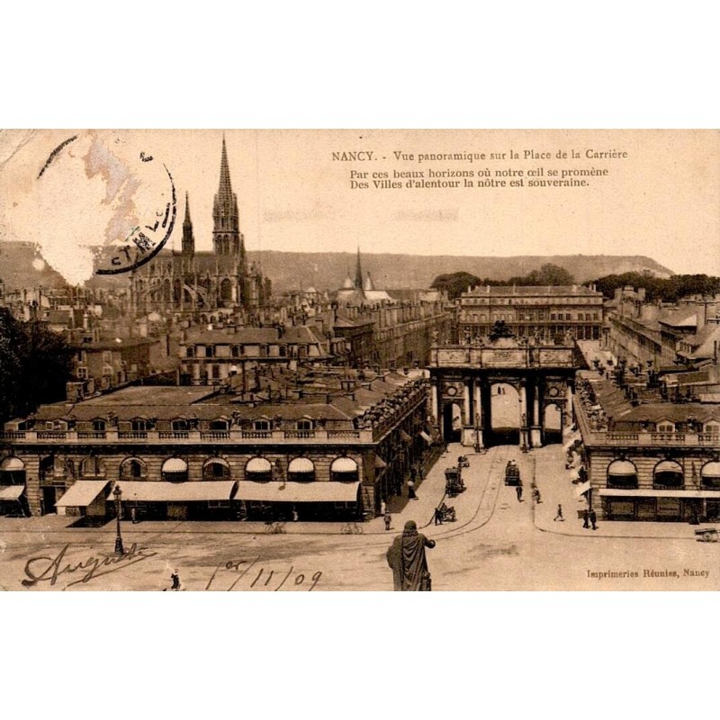 Carte postale ancienne montrant une vue panoramique de la place de la Carrière à Nancy en Meurthe-et-Moselle.
