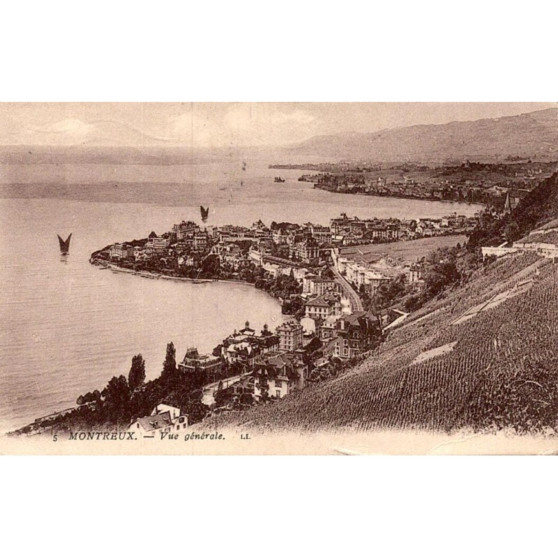 Carte postale ancienne représentant une vue générale de Montreux sur les rives du lac Léman dans le canton de Vaud en Suisse.