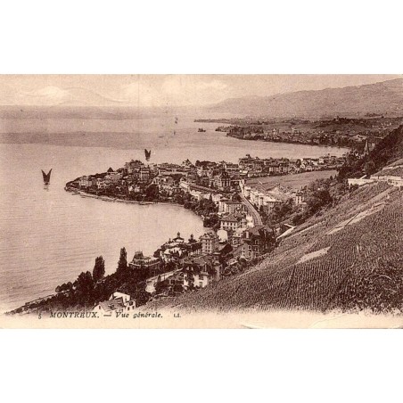 Carte postale ancienne représentant une vue générale de Montreux sur les rives du lac Léman dans le canton de Vaud en Suisse.