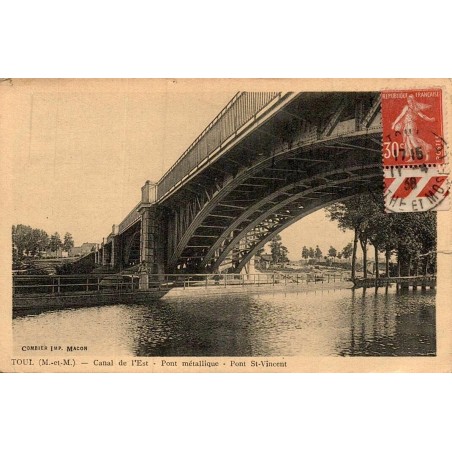 Carte postale ancienne de Toul représentant le pont métallique de Pont-Saint-Vincent au-dessus du canal de l’Est