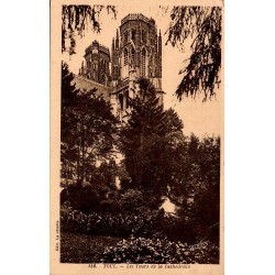 Carte postale ancienne représentant la tour de la cathédrale Saint-Étienne de Toul en Meurthe-et-Moselle.