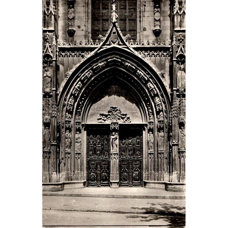 Carte postale ancienne du portail sculpté de la Cathédrale Saint-Sauveur à Aix-en-Provence