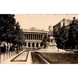 Carte postale ancienne du Palais de la Bourse à Marseille montrant la façade monumentale historique