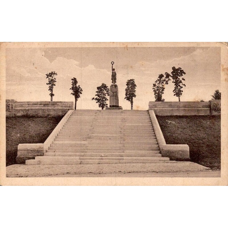 Carte postale ancienne du monument aux morts américain de Cheppy dans la Meuse.