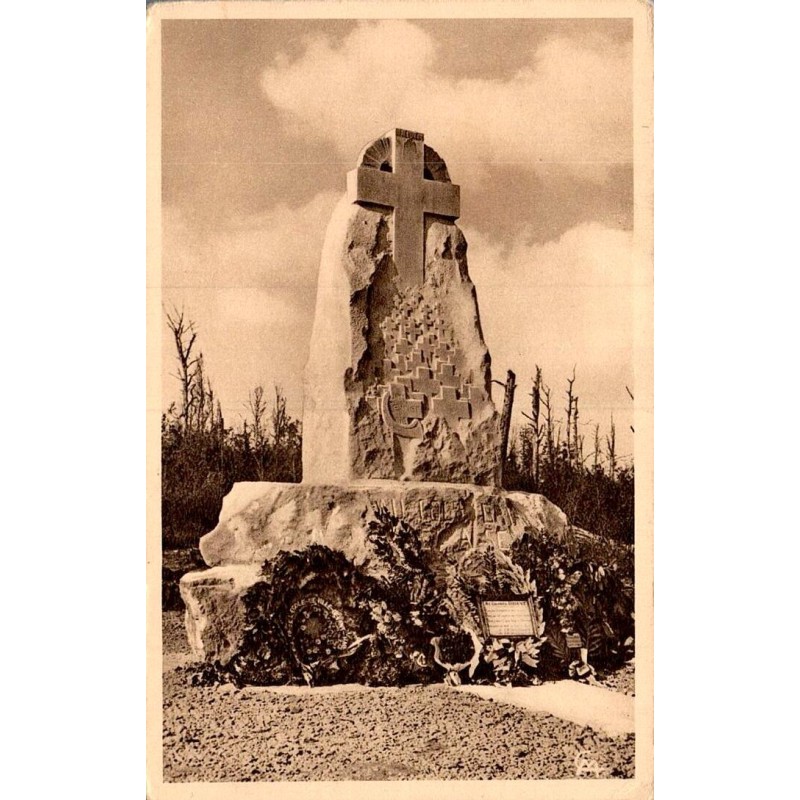 Carte postale ancienne du monument du colonel Driant au Bois des Caures.
