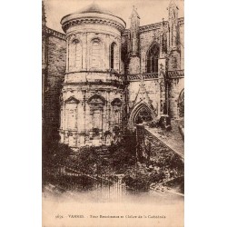 Carte postale ancienne de Vannes montrant la tour Renaissance et le cloître de la cathédrale Saint-Pierre