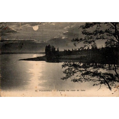 Carte postale ancienne de Ploërmel montrant l’étang au clair de lune
