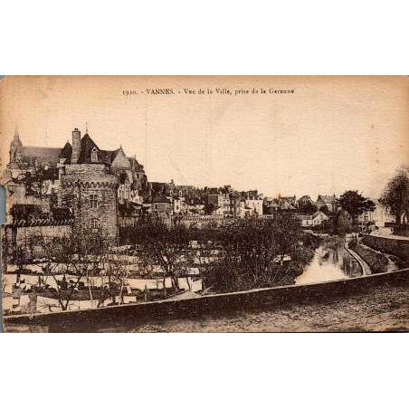 Carte postale ancienne de Vannes montrant une vue générale de la ville depuis la Garenne
