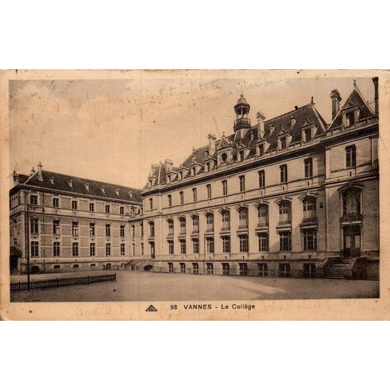 Carte postale ancienne de Vannes montrant le collège Jules Simon
