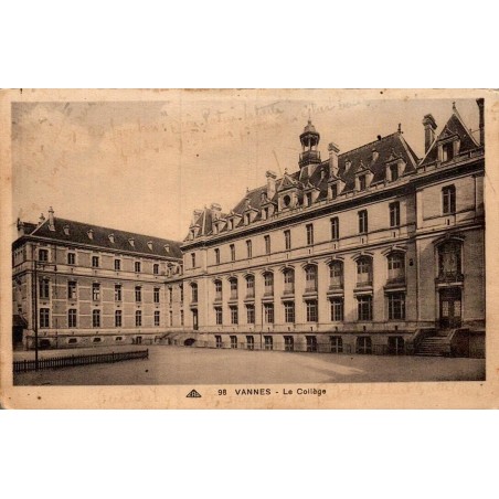 Carte postale ancienne de Vannes montrant le collège Jules Simon