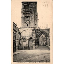 Carte postale ancienne de La Charité-sur-Loire montrant le portail de l’église bénédictine