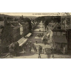 LA RIVIÈRE THIBOUVILLE (Eure) La grande Rue