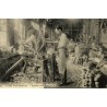 Reproduction de carte postale ancienne Auvergne intérieur d'une fabrique de sabots Collection Cartes d'Autrefois