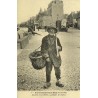 Reproduction de carte postale ancienne Le Père La Rôtie pêcheur de crabes Saint-Aubin-sur-Mer Collection Cartes d'Autrefois