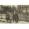 Reproduction de carte postale ancienne Les Petits Métiers de Paris Le Montreur d'Ours Collection Cartes d'Autrefois Paris