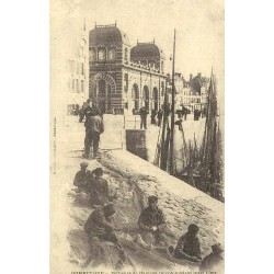 Reproduction de carte postale ancienne Dunkerque pêcheurs de harengs raccommodant leurs filets Collection