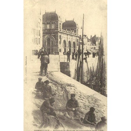 Reproduction de carte postale ancienne Dunkerque pêcheurs de harengs raccommodant leurs filets Collection