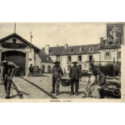 Reproduction de carte postale ancienne Lesconil La Place Collection Cartes d'Autrefois Finistère