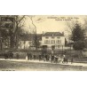 Reproduction de carte postale ancienne Feuquières-en-Vimeu ancien château façade sur la Prairiette  Somme