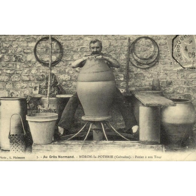 Reproduction de carte postale ancienne Noron-la-Poterie potier à son tour Collection Cartes d'Autrefois Calvados