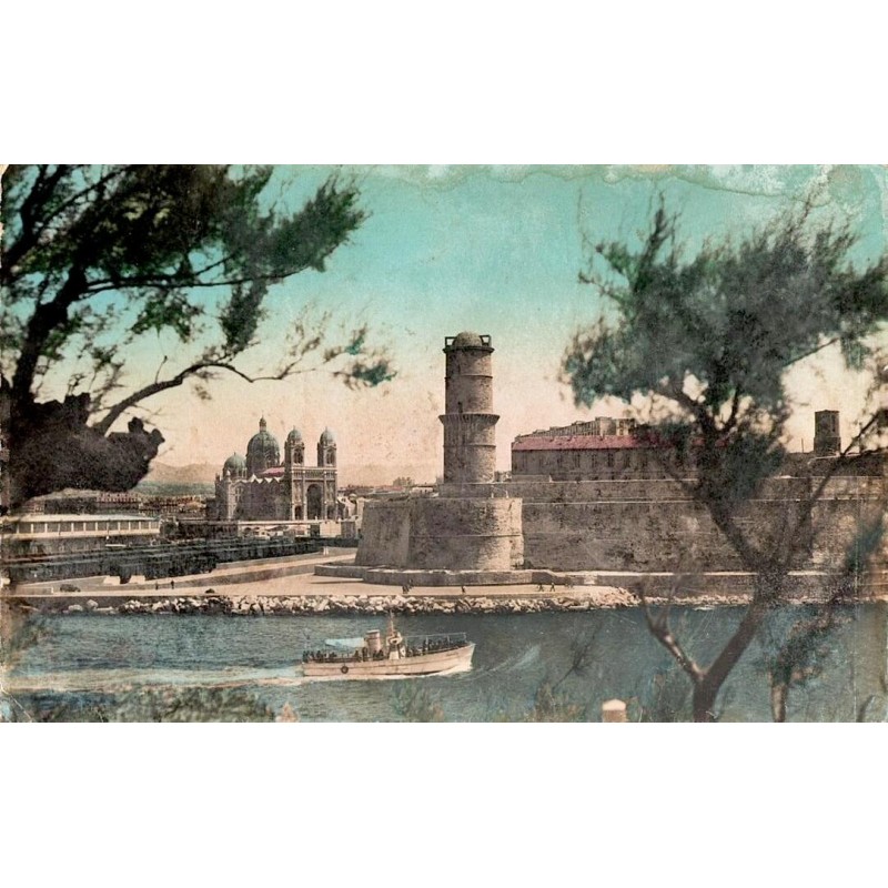 Carte postale ancienne des quais de Marseille et de la cathédrale de la Major vus depuis le Jardin du Pharo