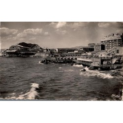 Carte postale ancienne de la Corniche à Marseille et de la plage des Catalans montrant la côte méditerranéenne historique