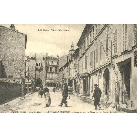 Reproduction de carte postale ancienne Manosque avenue de la Gare et porte Saunerie Collection Cartes d'Autrefois Provence
