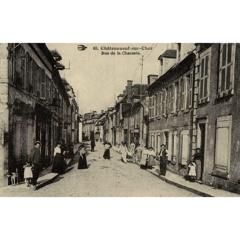 Reproduction de carte postale ancienne Châteauneuf-sur-Cher rue de la Chaussée Collection Cartes d'Autrefois Cher