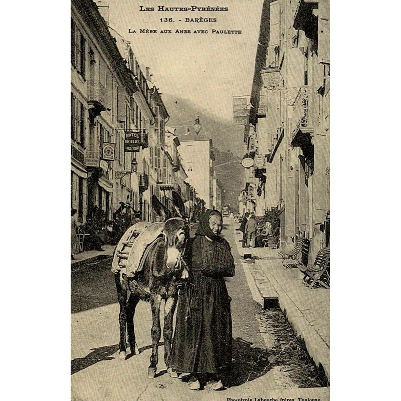 Reproduction de carte postale ancienne Barèges la Mère aux Ânes avec Paulette Collection Cartes d'Autrefois Hautes-Pyrénées