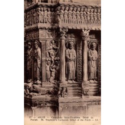 Carte postale ancienne Arles – Cathédrale Sainte-Trophime, détail du portail