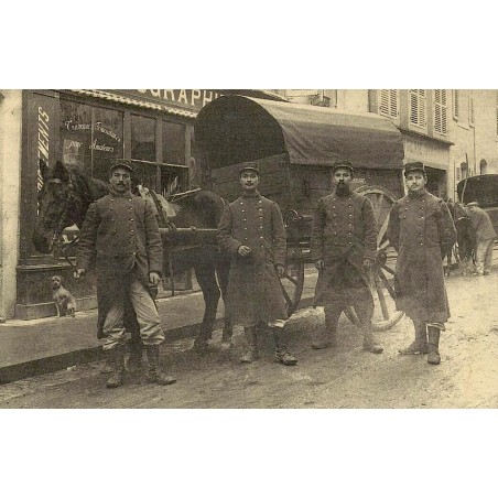 Reproduction de carte postale ancienne soldats à Neufchâteau dans les Vosges Collection Cartes d'Autrefois
