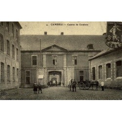 Reproduction de carte postale ancienne Cambrai caserne de cavalerie Collection Cartes d'Autrefois Nord