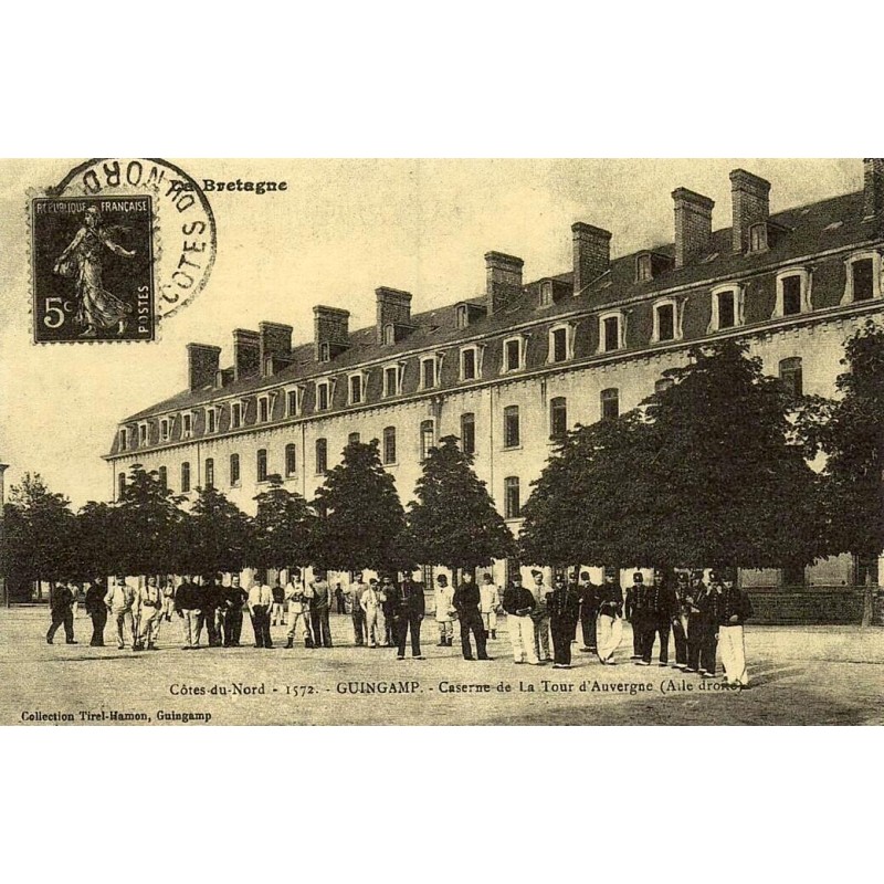Reproduction de CPA Guingamp caserne de la Tour d'Auvergne aile droite Collection Cartes d'Autrefois Côtes-du-Nord