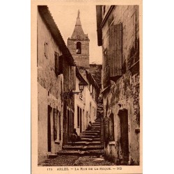 173 - ARLES - La Rue de la Roque - ND