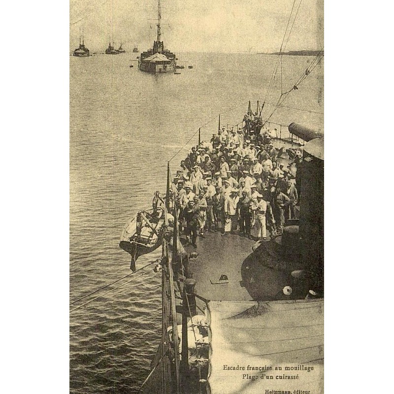 Reproduction de CPA escadre française au mouillage plage d’un cuirassé Collection Cartes d'Autrefois marine militaire
