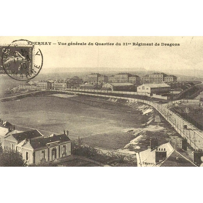 Reproduction de carte postale ancienne Épernay quartier du 31e régiment de dragons Collection Cartes d'Autrefois Marne