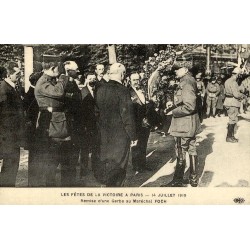 Reproduction de CPA Paris Fêtes de la Victoire 14 juillet 1919 remise de gerbe au maréchal Foch Collection Cartes d'Autrefois