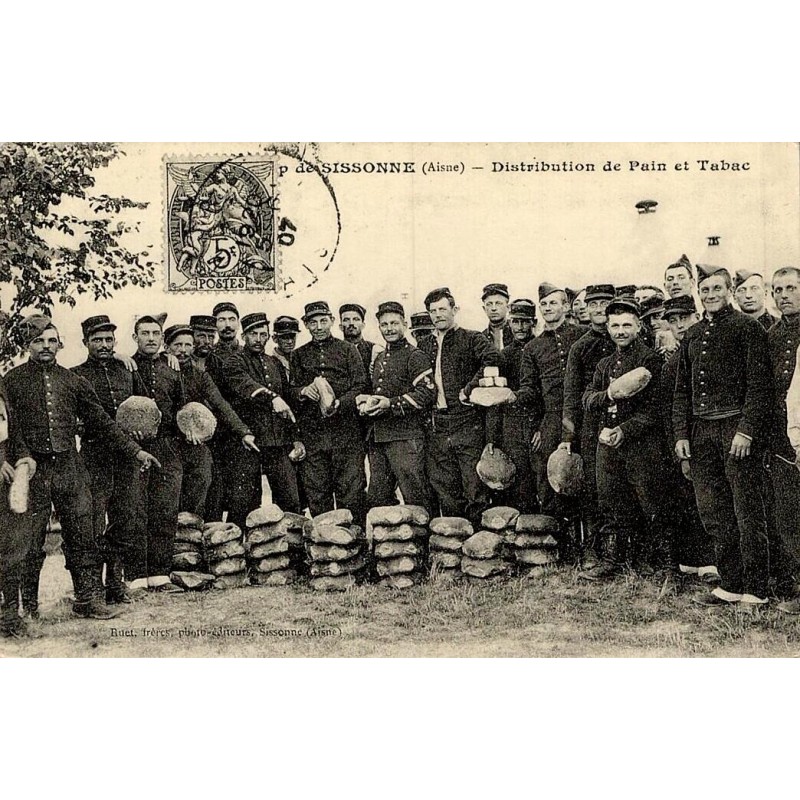 Camp de Sissonne (Aisne) - Distribution de Pain et Tabac
