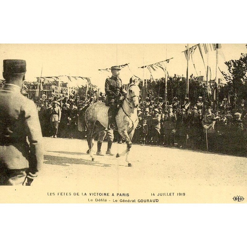 Reproduction de CPA Paris Fêtes de la Victoire 14 juillet 1919 défilé général Gouraud Collection Cartes d'Autrefois