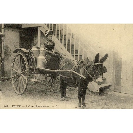Reproduction de carte postale ancienne Vichy Laitière Bourbonnaise Collection Cartes d'Autrefois Allier
